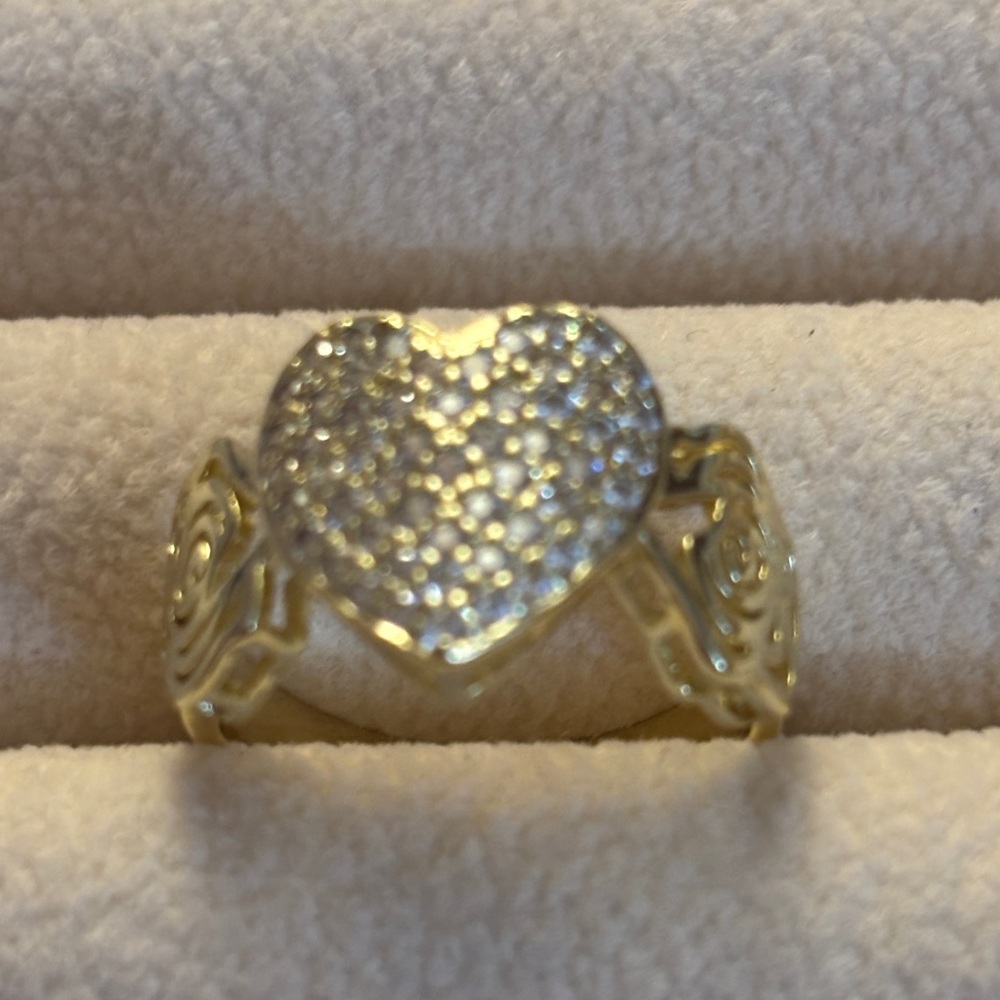Heart with side flower ring